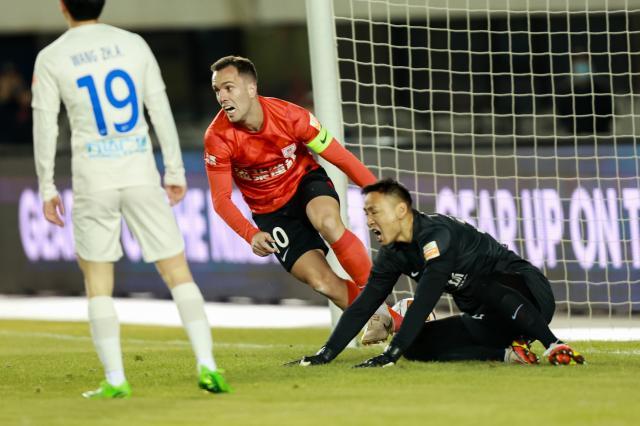 开云平台-【中超】廖承坚替补2球反绝杀 亚泰3比2大连人