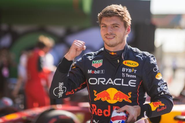 开云下载-混乱规则难掩维斯塔潘冠军成色 双冠王实至名归